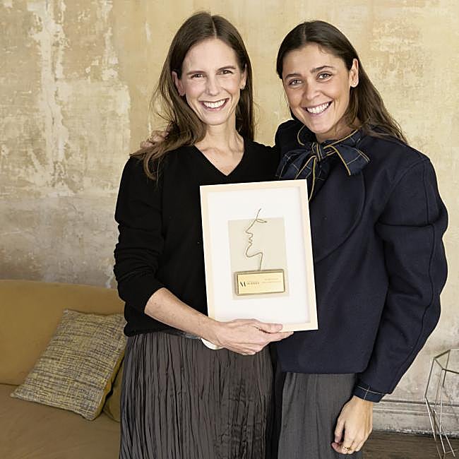 María Fontán, directora de marketing y María Pulido, directora de Estée Lauder.